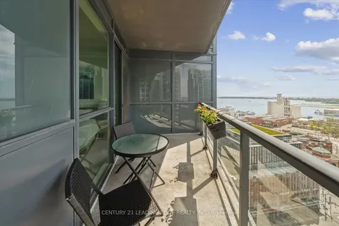 20 Bruyeres Mews Toronto ON M5V 0G8