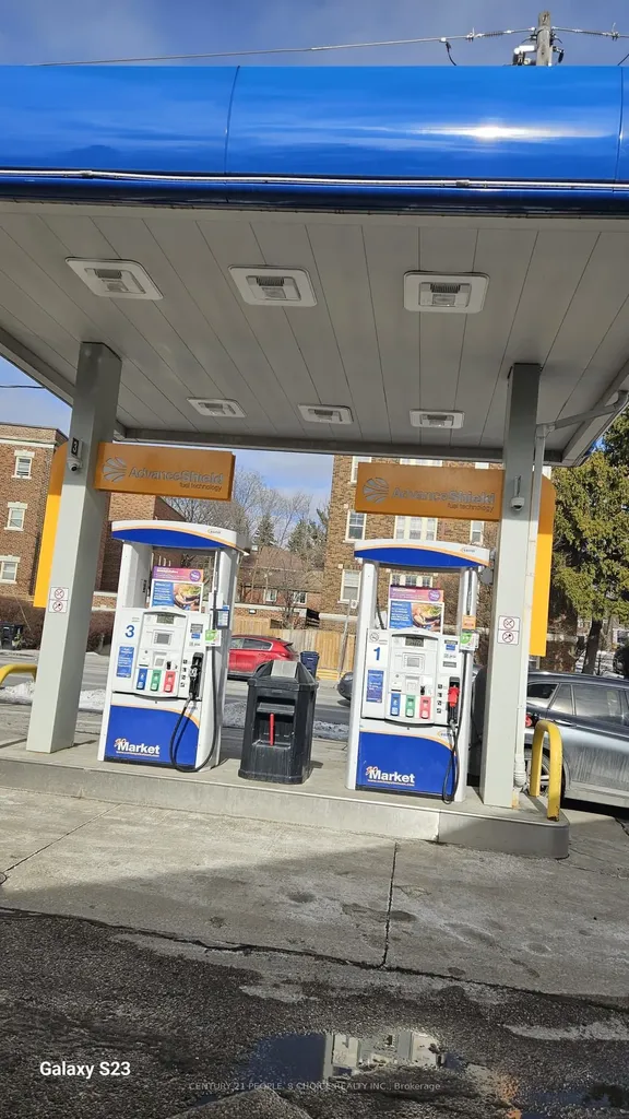 260 Vaughan Road Toronto ON M6C 2N1
