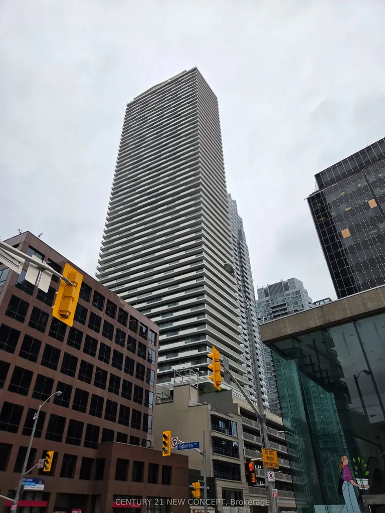 2221 Yonge Street Toronto ON M4S 2B4