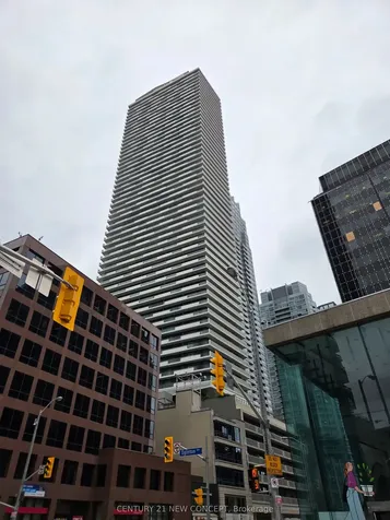 2221 Yonge Street Toronto ON M4S 2B4