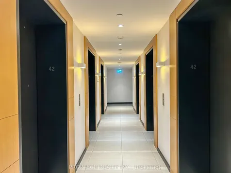 11 Wellesley Street W Toronto ON M4Y 0G4