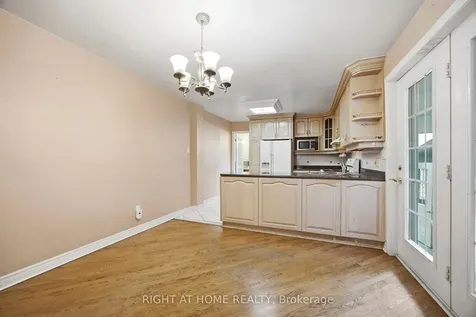 81 Argyle Street Toronto ON M6J 1N8