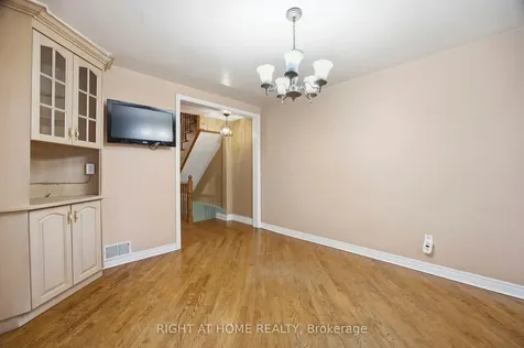 81 Argyle Street Toronto ON M6J 1N8