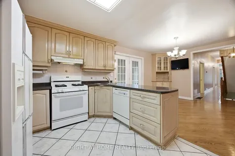81 Argyle Street Toronto ON M6J 1N8