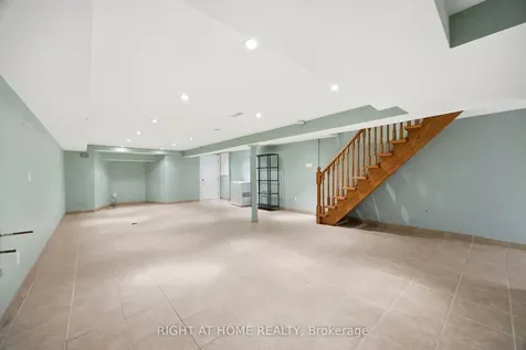 81 Argyle Street Toronto ON M6J 1N8