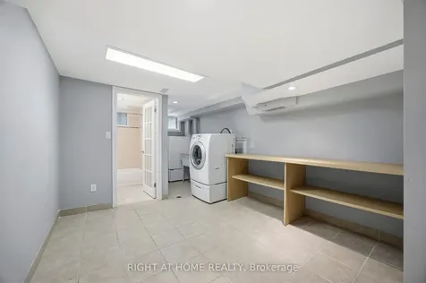 81 Argyle Street Toronto ON M6J 1N8
