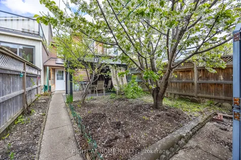 81 Argyle Street Toronto ON M6J 1N8