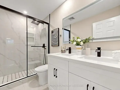 76 Clancy Drive Toronto ON M2J 2V8