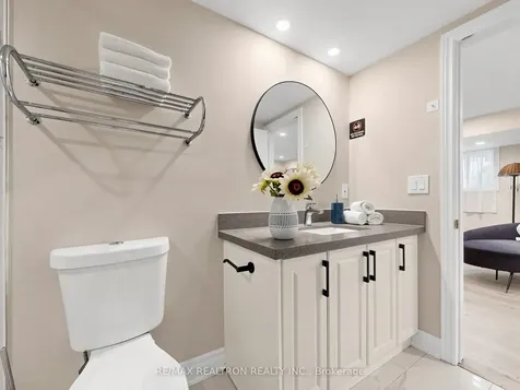 76 Clancy Drive Toronto ON M2J 2V8