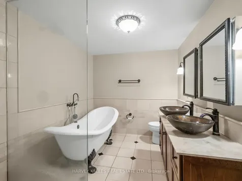 258 Harbord Street Toronto ON M6G 1G2
