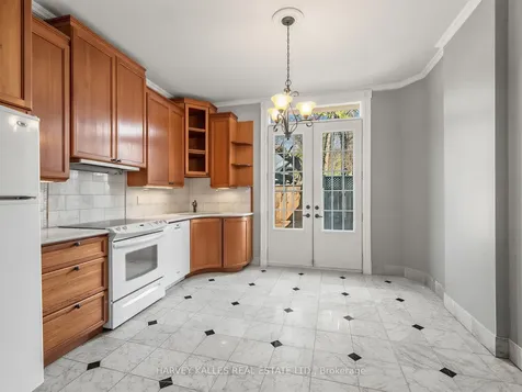 258 Harbord Street Toronto ON M6G 1G2