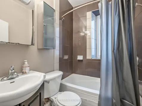 258 Harbord Street Toronto ON M6G 1G2