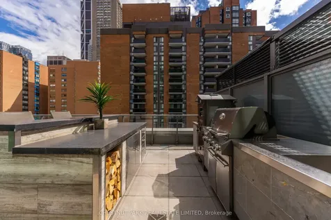 77 Charles Street W Toronto ON M5S 1J3