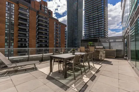 77 Charles Street W Toronto ON M5S 1J3