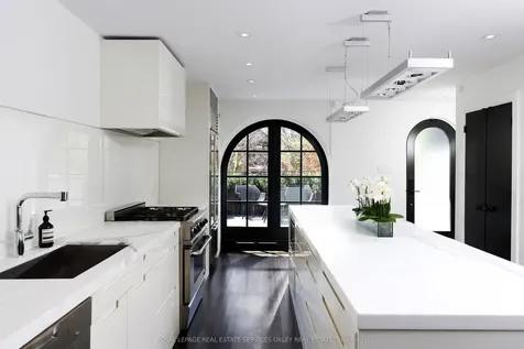 42 Rowanwood Avenue Toronto ON M4W 1Y7