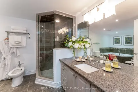 1111 Avenue Road Toronto ON M5N 3B2