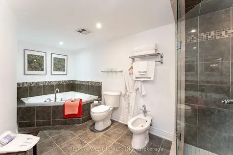1111 Avenue Road Toronto ON M5N 3B2