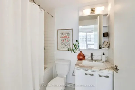 2221 Yonge Street Toronto ON M4S 0B8