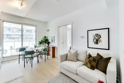 2221 Yonge Street Toronto ON M4S 0B8