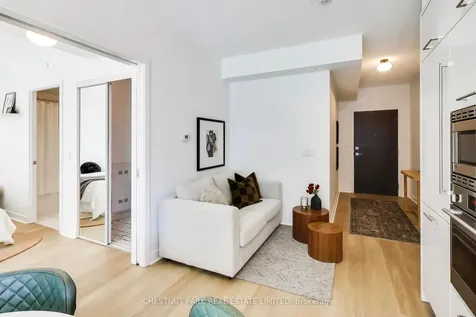 2221 Yonge Street Toronto ON M4S 0B8