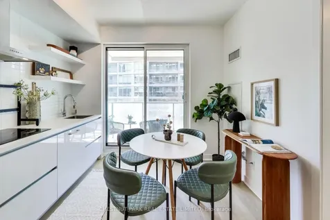 2221 Yonge Street Toronto ON M4S 0B8