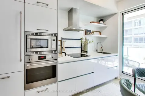 2221 Yonge Street Toronto ON M4S 0B8