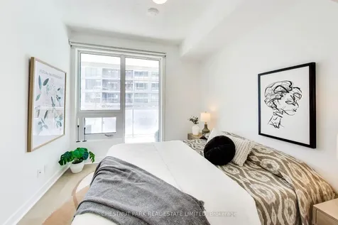 2221 Yonge Street Toronto ON M4S 0B8