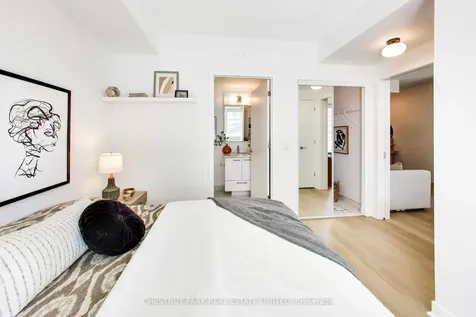 2221 Yonge Street Toronto ON M4S 0B8