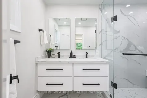 21 Bayhampton Court Toronto ON M3H 5L5
