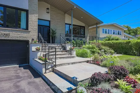 21 Bayhampton Court Toronto ON M3H 5L5