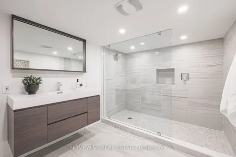 21 Bayhampton Court Toronto ON M3H 5L5