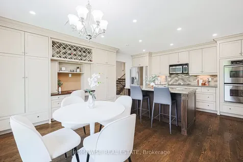 21 Bayhampton Court Toronto ON M3H 5L5