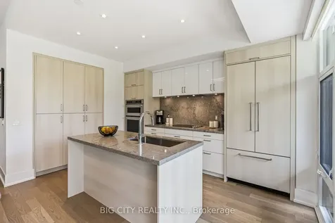25 Adra Grado Way Toronto ON M2J 4L1