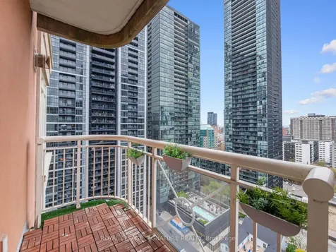 100 Hayden Street Toronto ON M4Y 3C7