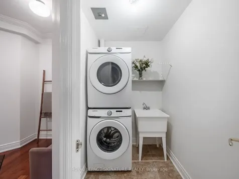 100 Hayden Street Toronto ON M4Y 3C7