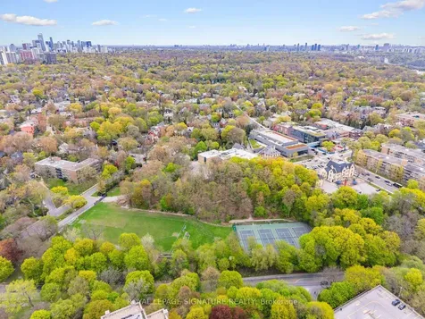 100 Hayden Street Toronto ON M4Y 3C7