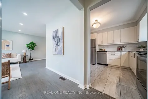 27 Elise Terrace Toronto ON M2R 2W9