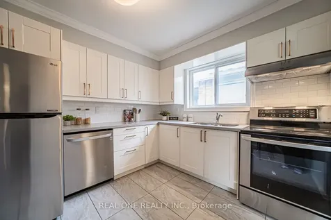 27 Elise Terrace Toronto ON M2R 2W9