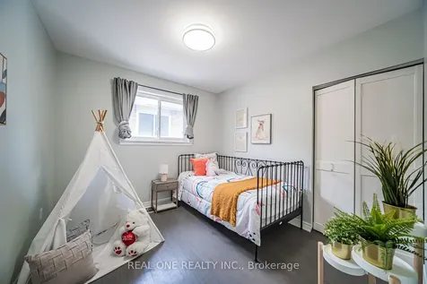 27 Elise Terrace Toronto ON M2R 2W9