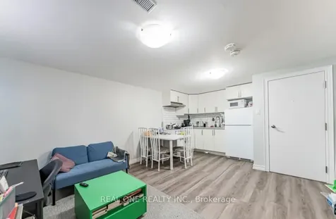 27 Elise Terrace Toronto ON M2R 2W9