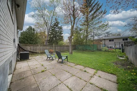 27 Elise Terrace Toronto ON M2R 2W9