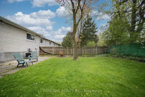 27 Elise Terrace Toronto ON M2R 2W9