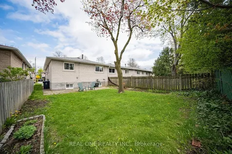 27 Elise Terrace Toronto ON M2R 2W9