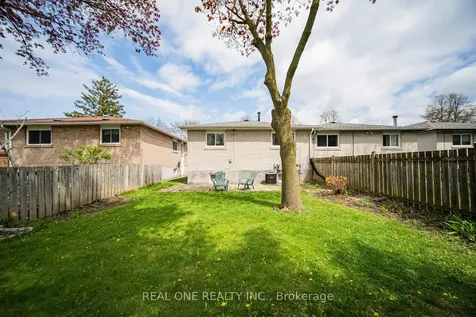 27 Elise Terrace Toronto ON M2R 2W9