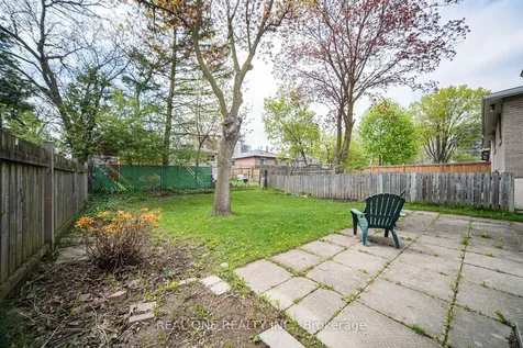 27 Elise Terrace Toronto ON M2R 2W9