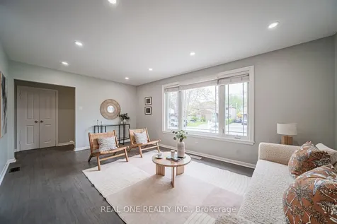 27 Elise Terrace Toronto ON M2R 2W9