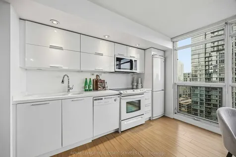 25 Capreol Court Toronto ON M5V 3Z7