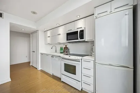 25 Capreol Court Toronto ON M5V 3Z7