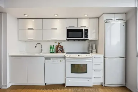 25 Capreol Court Toronto ON M5V 3Z7