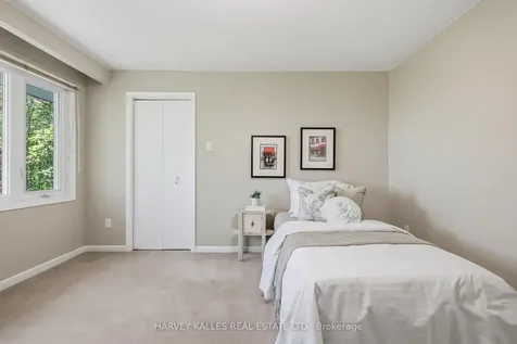 29 Warlock Crescent Toronto ON M2K 2H8